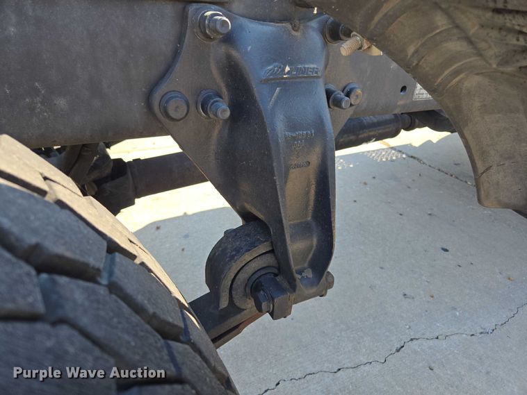 image for item EM0638 2013 Freightliner Business Class M2 semi truck