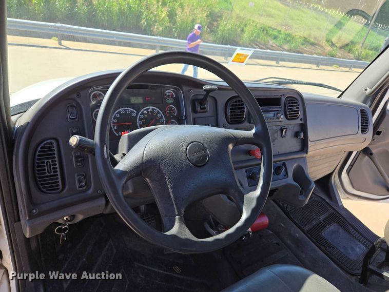 image for item EM0638 2013 Freightliner Business Class M2 semi truck