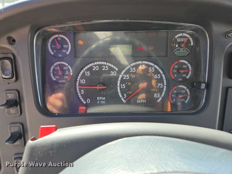 image for item EM0638 2013 Freightliner Business Class M2 semi truck