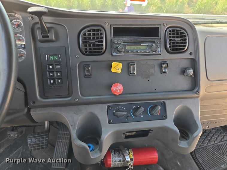 image for item EM0638 2013 Freightliner Business Class M2 semi truck