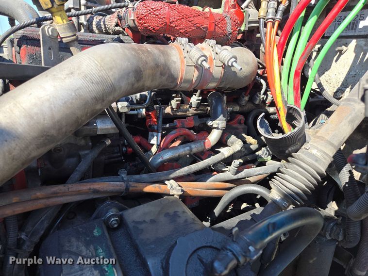 image for item EM0638 2013 Freightliner Business Class M2 semi truck