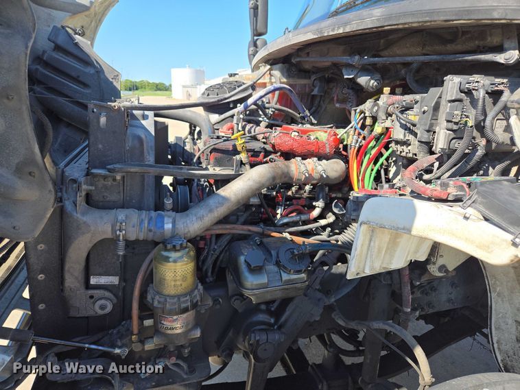 image for item EM0638 2013 Freightliner Business Class M2 semi truck