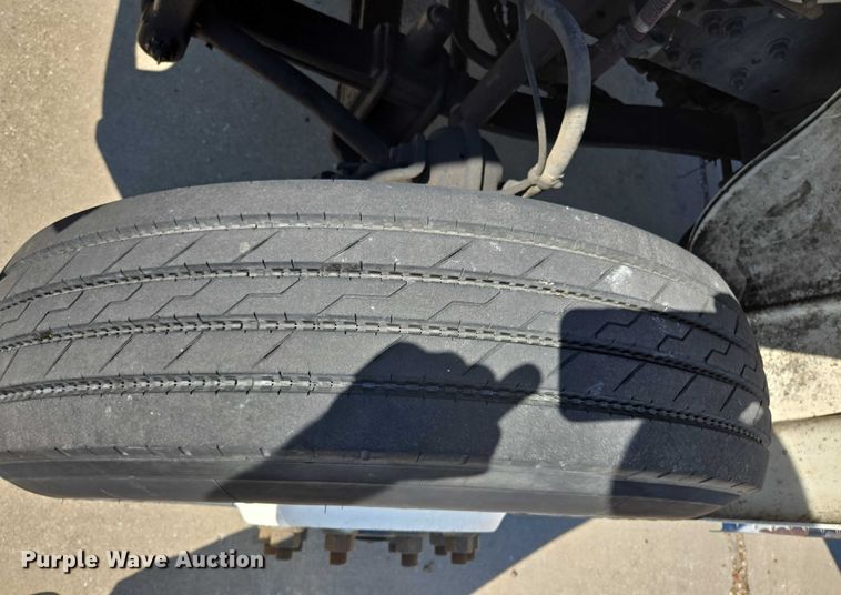 image for item EM0638 2013 Freightliner Business Class M2 semi truck