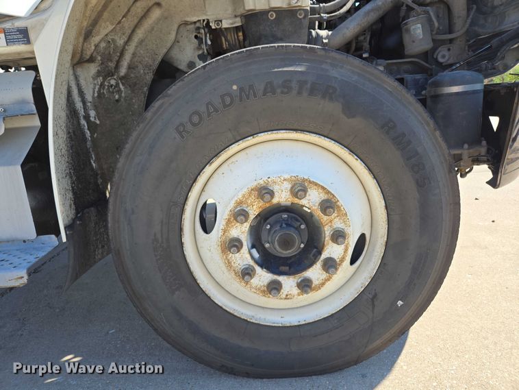 image for item EM0638 2013 Freightliner Business Class M2 semi truck