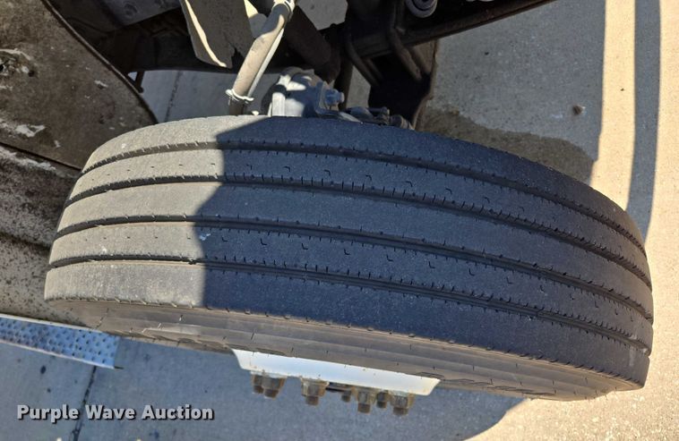 image for item EM0638 2013 Freightliner Business Class M2 semi truck