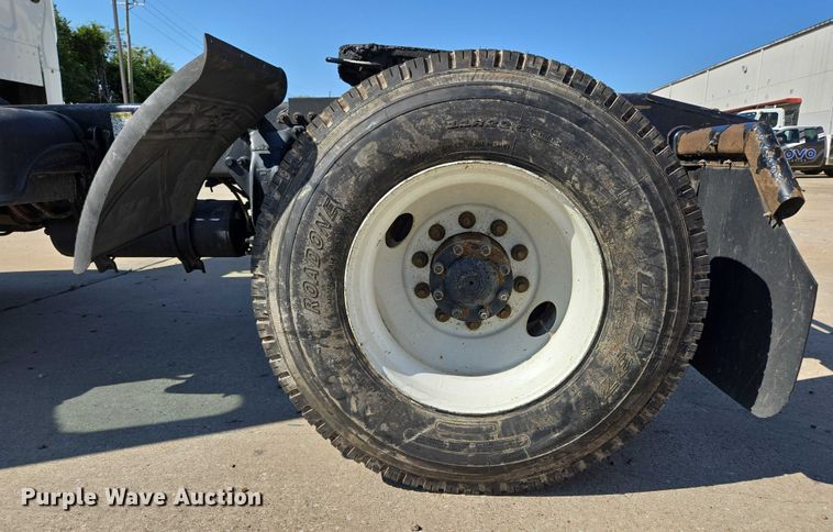 image for item EM0638 2013 Freightliner Business Class M2 semi truck