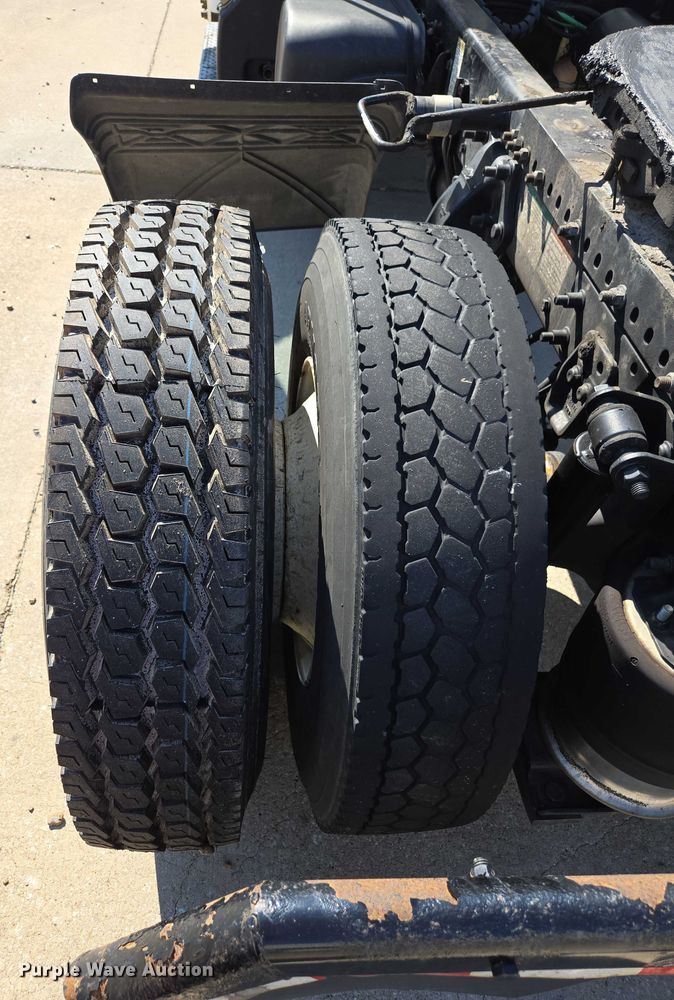 image for item EM0638 2013 Freightliner Business Class M2 semi truck