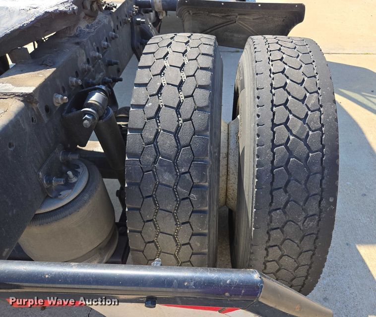 image for item EM0638 2013 Freightliner Business Class M2 semi truck