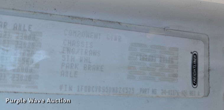 image for item EM0638 2013 Freightliner Business Class M2 semi truck