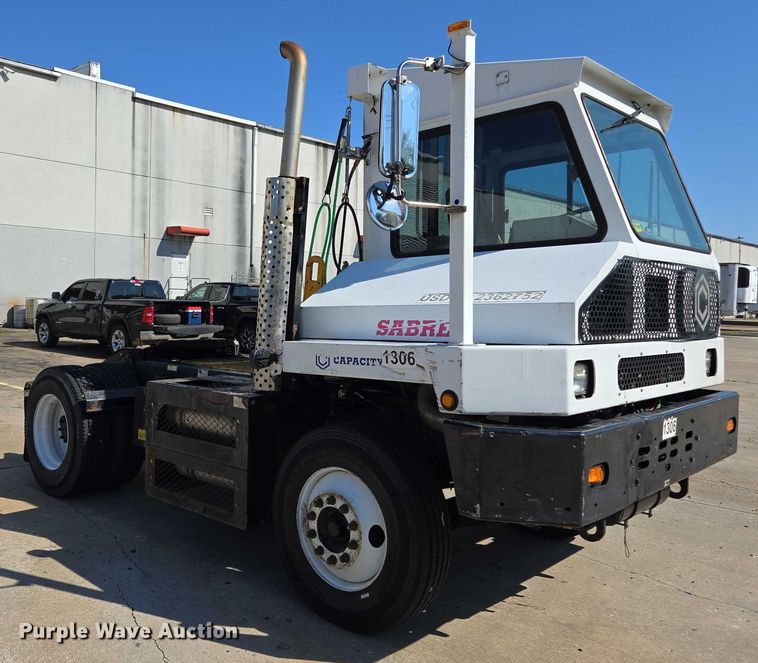 image for item EM0640 2017 Capacity Sabre 5 yard truck