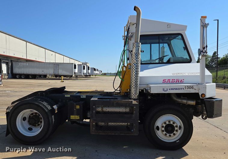 image for item EM0640 2017 Capacity Sabre 5 yard truck