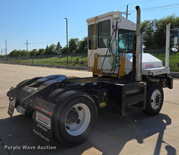 image for item EM0640 2017 Capacity Sabre 5 yard truck