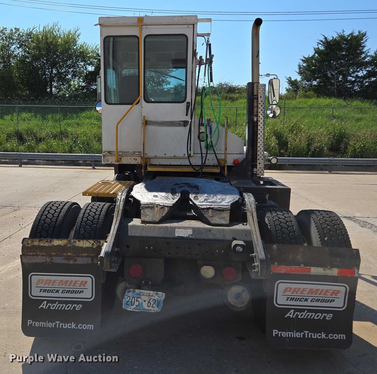 image for item EM0640 2017 Capacity Sabre 5 yard truck