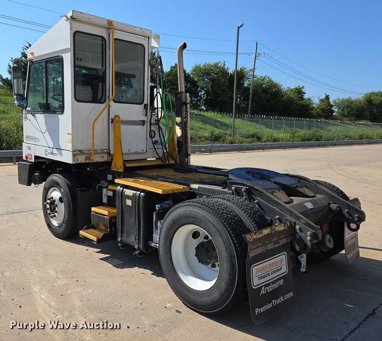 image for item EM0640 2017 Capacity Sabre 5 yard truck