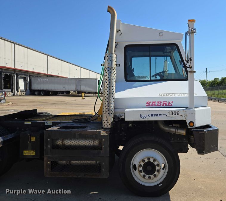 image for item EM0640 2017 Capacity Sabre 5 yard truck