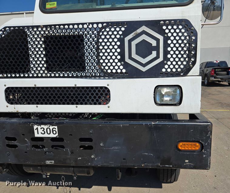 image for item EM0640 2017 Capacity Sabre 5 yard truck