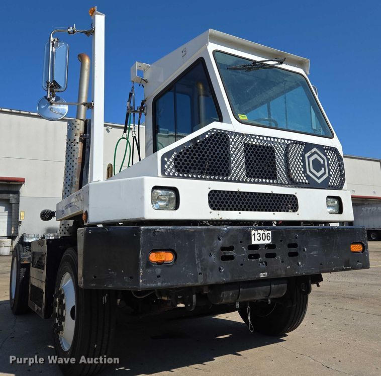 image for item EM0640 2017 Capacity Sabre 5 yard truck