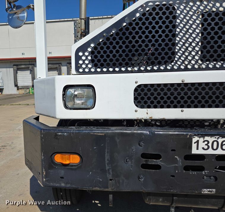 image for item EM0640 2017 Capacity Sabre 5 yard truck