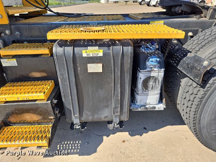 image for item EM0640 2017 Capacity Sabre 5 yard truck