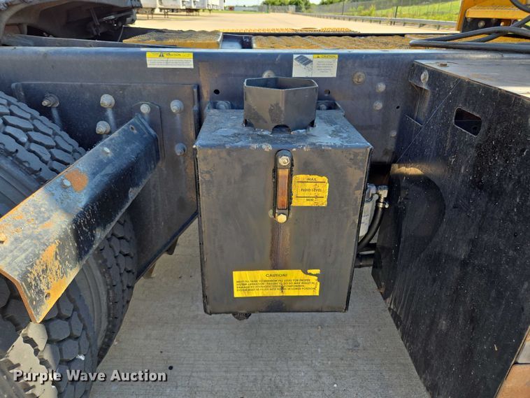 image for item EM0640 2017 Capacity Sabre 5 yard truck