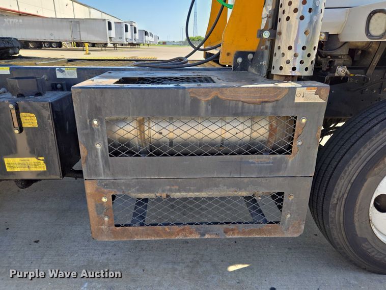 image for item EM0640 2017 Capacity Sabre 5 yard truck