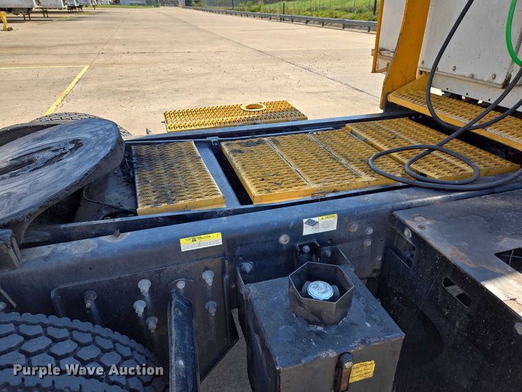 image for item EM0640 2017 Capacity Sabre 5 yard truck