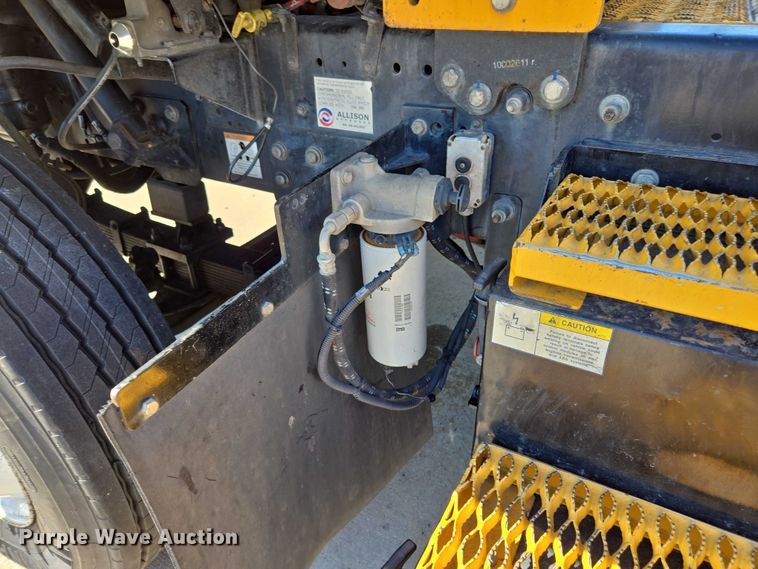 image for item EM0640 2017 Capacity Sabre 5 yard truck