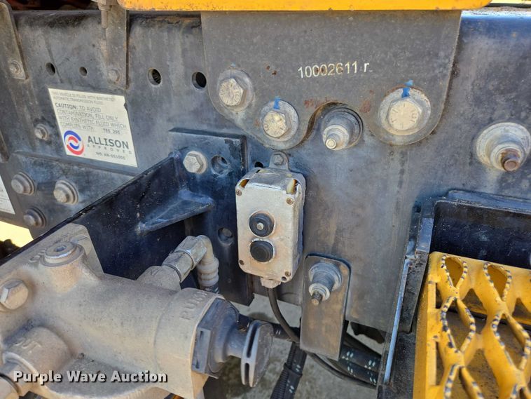 image for item EM0640 2017 Capacity Sabre 5 yard truck