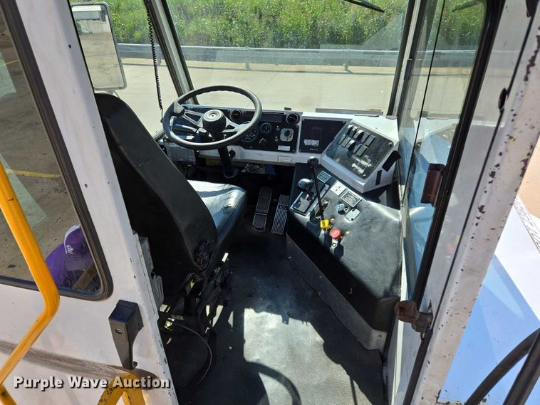 image for item EM0640 2017 Capacity Sabre 5 yard truck