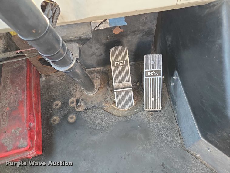 image for item EM0640 2017 Capacity Sabre 5 yard truck