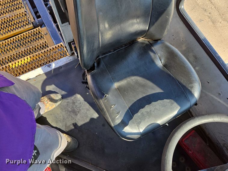 image for item EM0640 2017 Capacity Sabre 5 yard truck