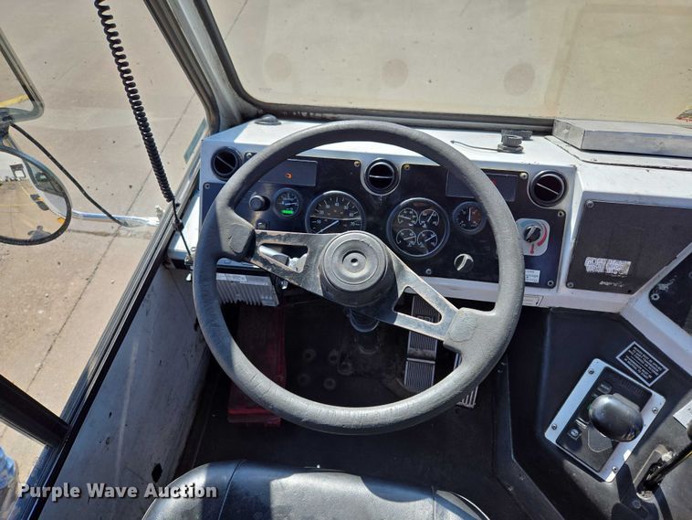 image for item EM0640 2017 Capacity Sabre 5 yard truck