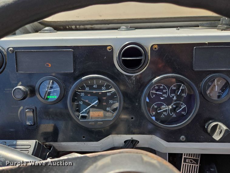 image for item EM0640 2017 Capacity Sabre 5 yard truck