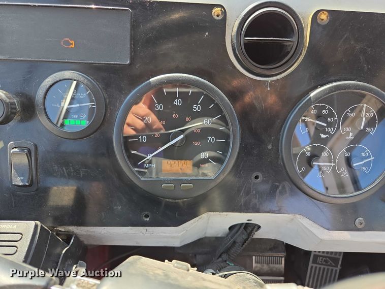 image for item EM0640 2017 Capacity Sabre 5 yard truck