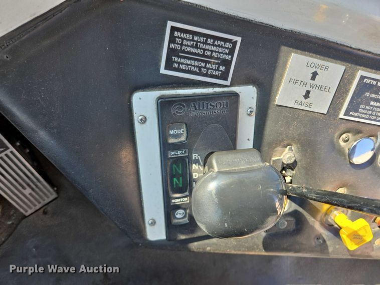 image for item EM0640 2017 Capacity Sabre 5 yard truck