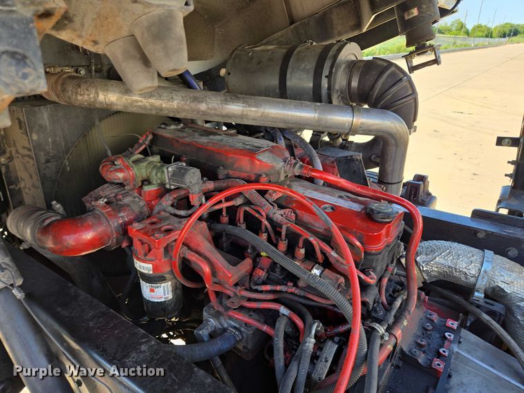 image for item EM0640 2017 Capacity Sabre 5 yard truck