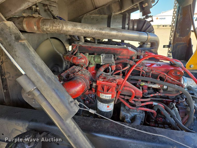 image for item EM0640 2017 Capacity Sabre 5 yard truck