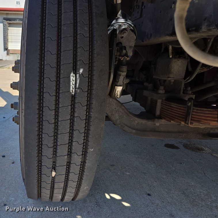 image for item EM0640 2017 Capacity Sabre 5 yard truck