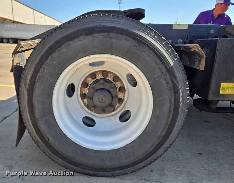 image for item EM0640 2017 Capacity Sabre 5 yard truck