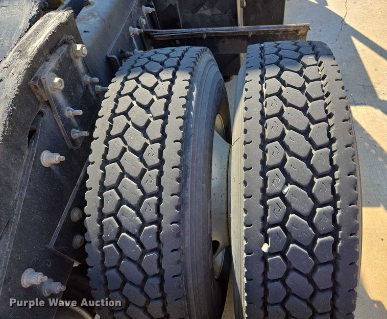 image for item EM0640 2017 Capacity Sabre 5 yard truck