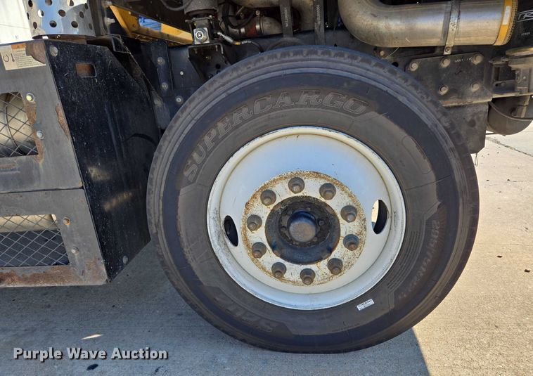 image for item EM0640 2017 Capacity Sabre 5 yard truck