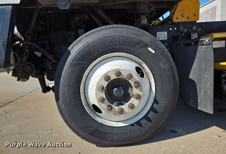 image for item EM0640 2017 Capacity Sabre 5 yard truck