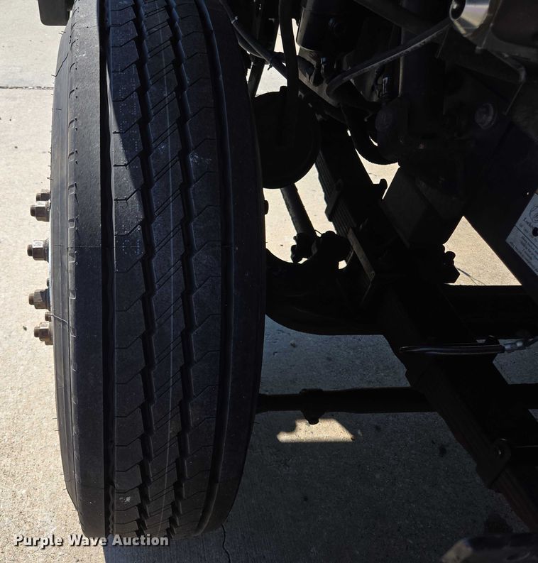 image for item EM0640 2017 Capacity Sabre 5 yard truck