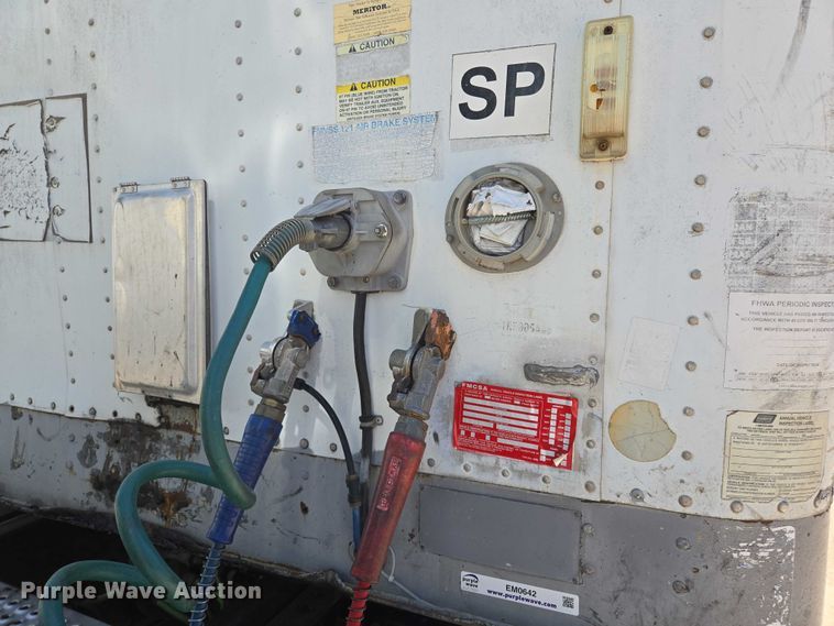 image for item EM0642 2006 Lufkin TFV-CL-110 dry van trailer