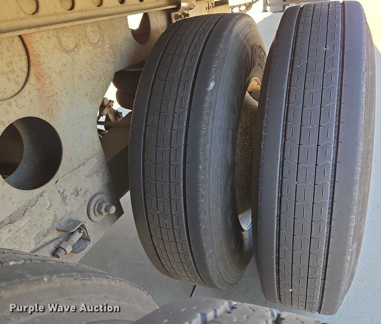 image for item EM0642 2006 Lufkin TFV-CL-110 dry van trailer