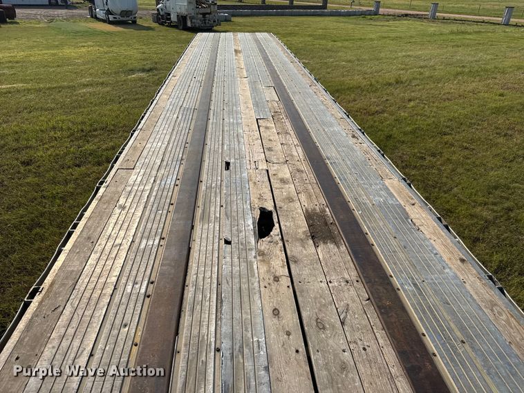 image for item EM8066 1995 Utility  flatbed trailer