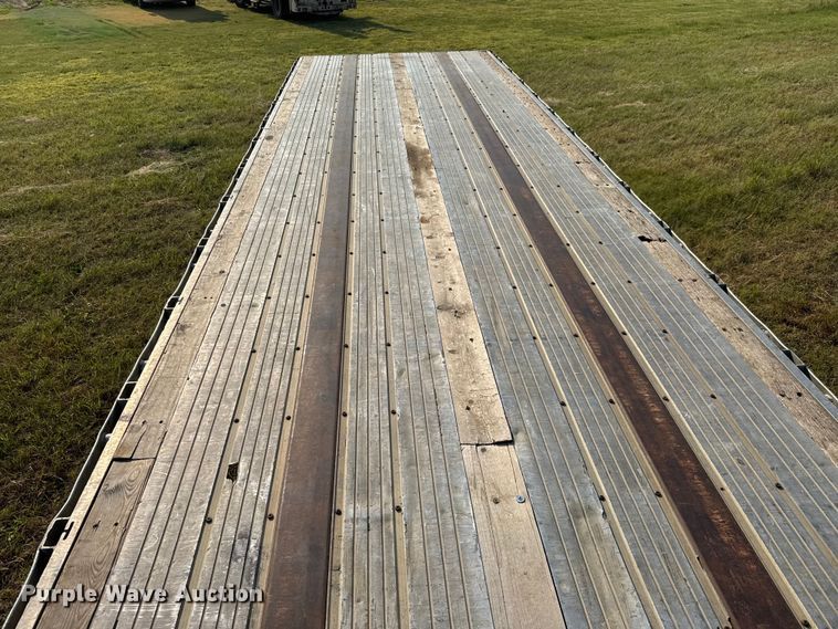 image for item EM8066 1995 Utility  flatbed trailer