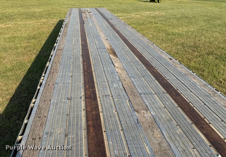 image for item EM8066 1995 Utility  flatbed trailer