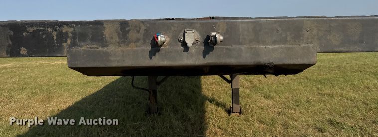 image for item EM8066 1995 Utility  flatbed trailer