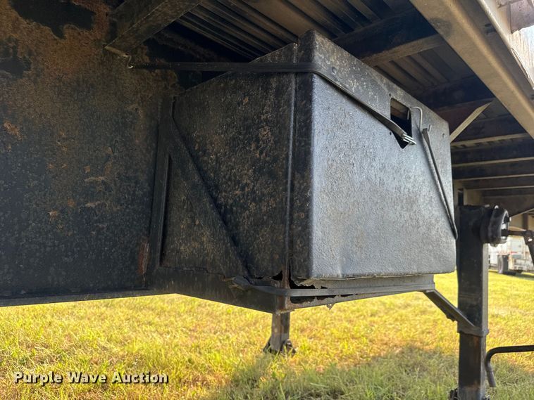 image for item EM8066 1995 Utility  flatbed trailer